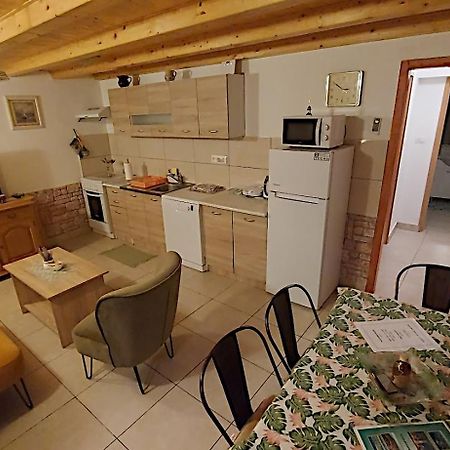 Holiday House Letizia Premantura Eksteriør billede