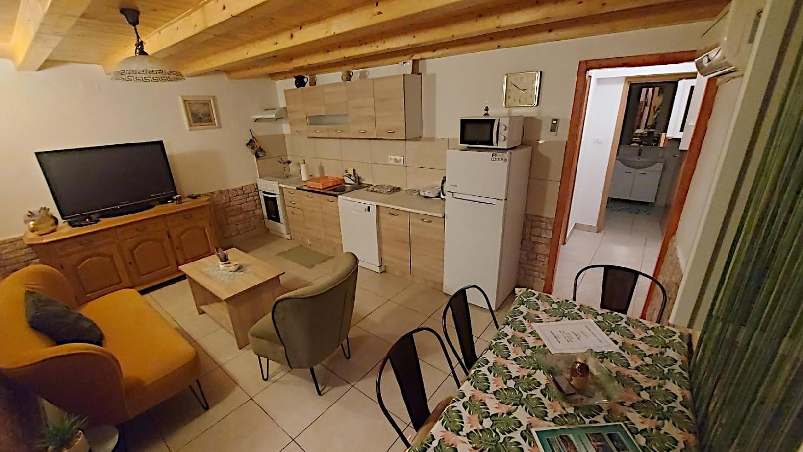 Holiday House Letizia Premantura Eksteriør billede